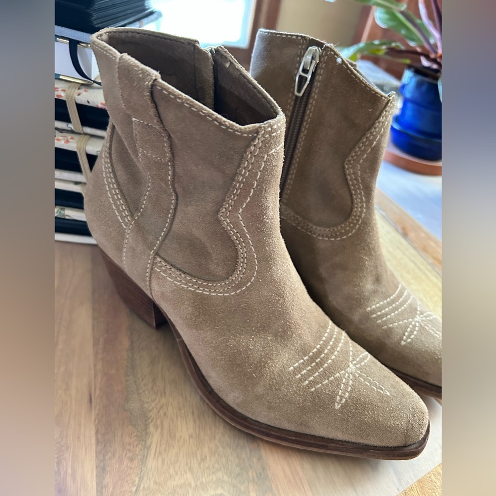 Dolce Vita Silma Size 6 1/2 Suede Boots